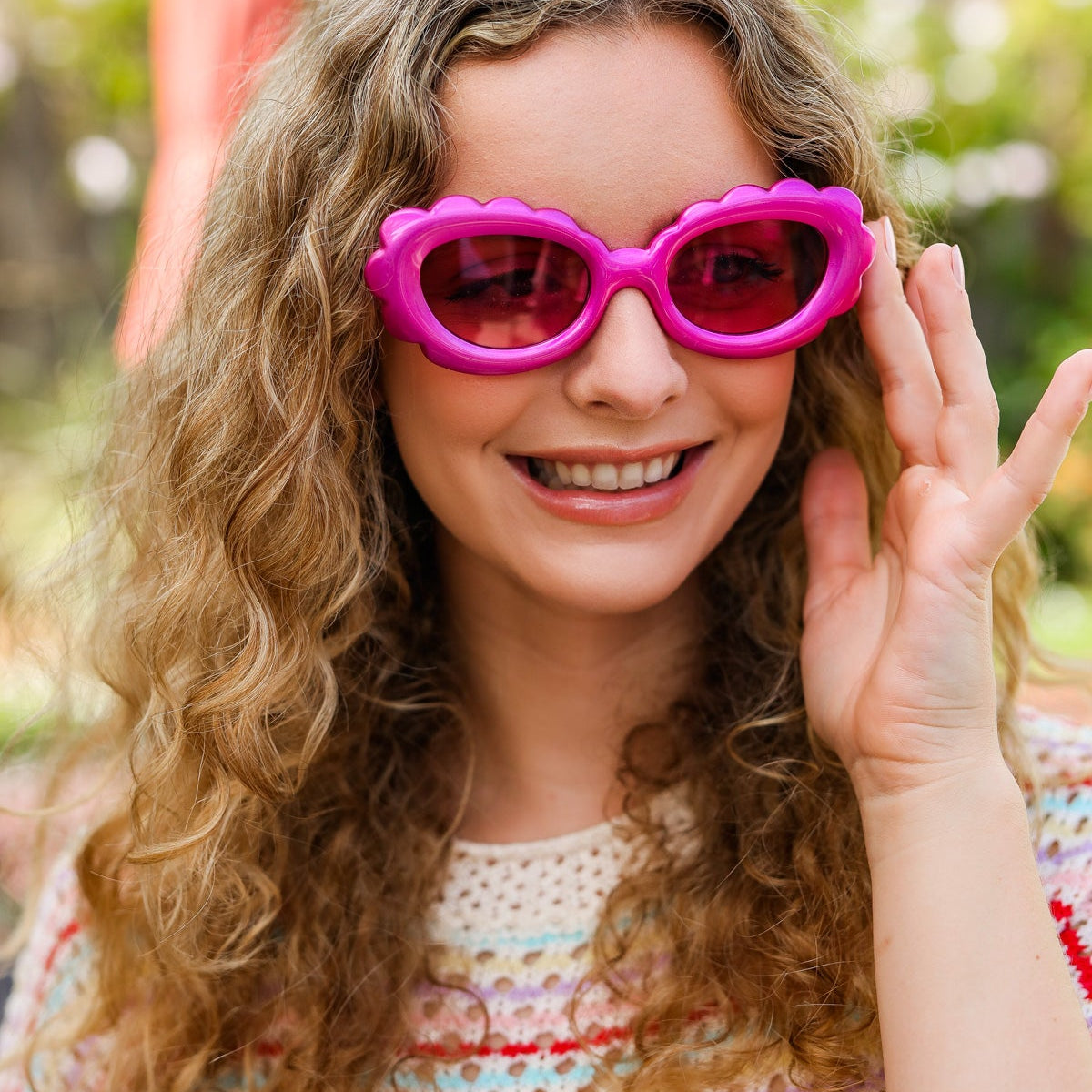 NWT KREWE Alixe Checkered Plaid Pink Oval Sunglasses, Retro 80\'s shape Work It! Hyper Pink Female Oval Sunglasses | Le Specs main image 3