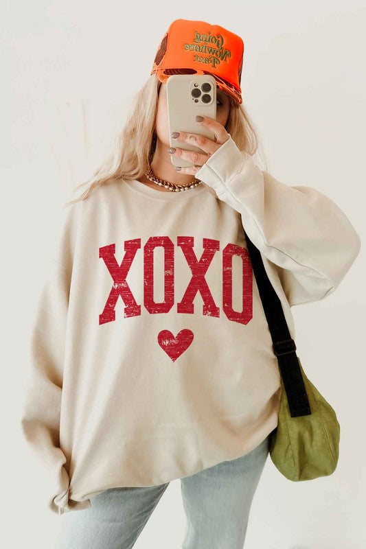XOXO LOVE HEART VALENTINES OVERSIZED SWEATSHIRT - Charming Charlie