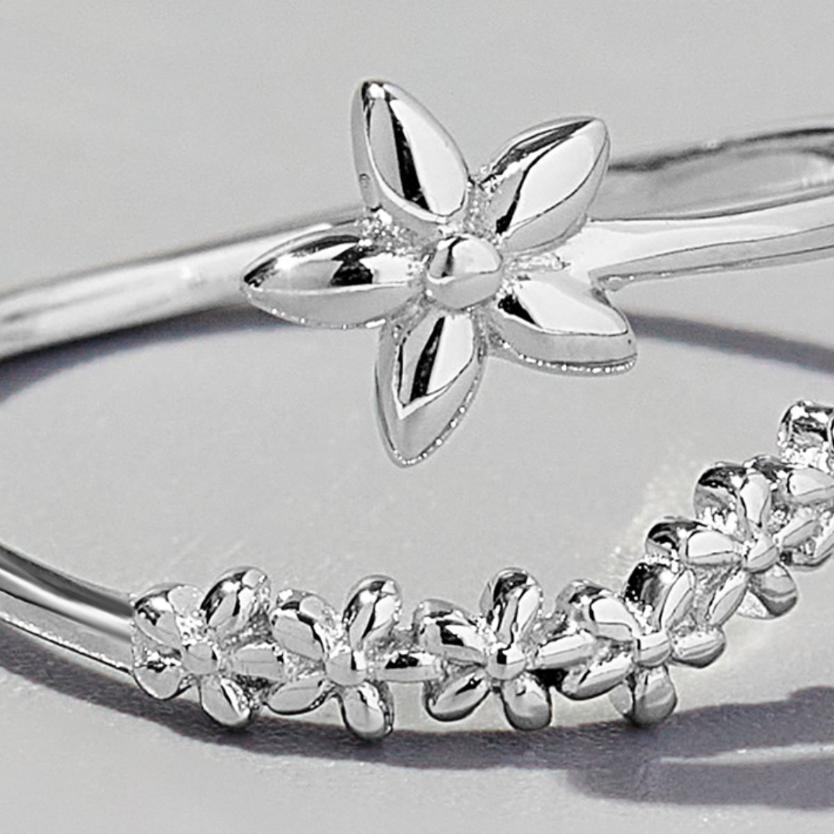 925 Sterling Silver Flower Ring - Charming Charlie