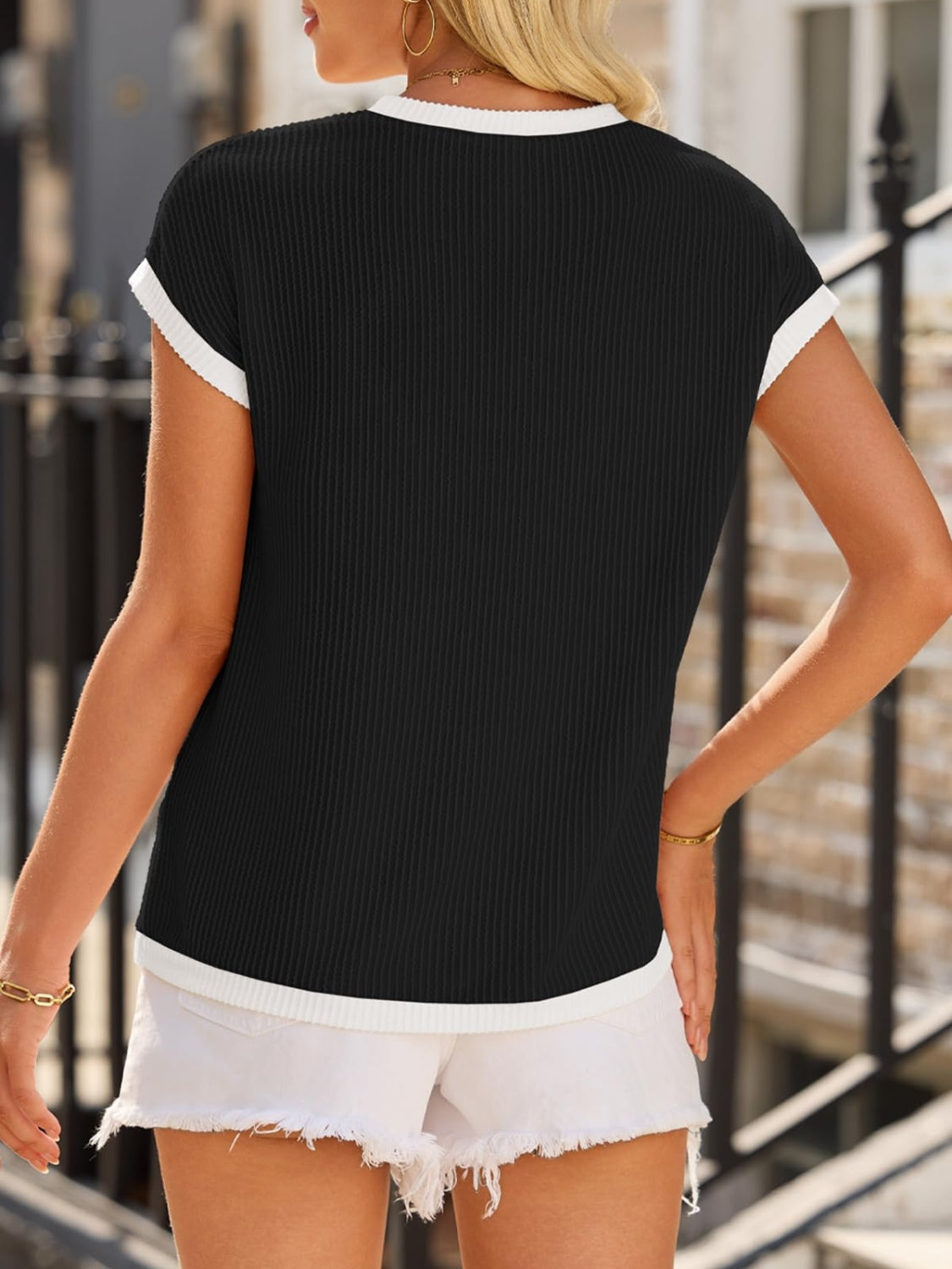 Contrast Trim Round Neck Short Sleeve T-Shirt - Charming Charlie