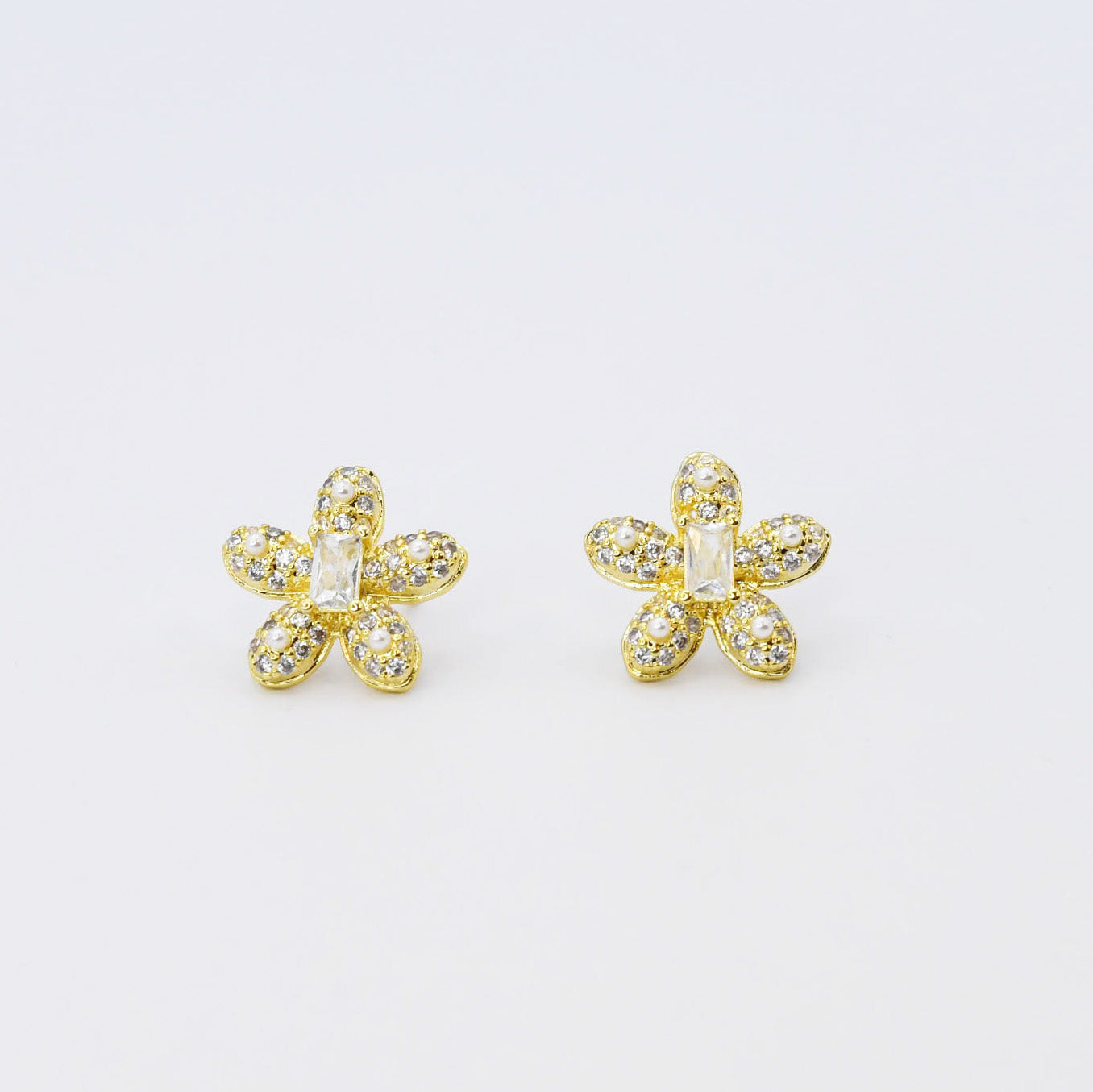 Pave Flower Stud G15 - Charming Charlie