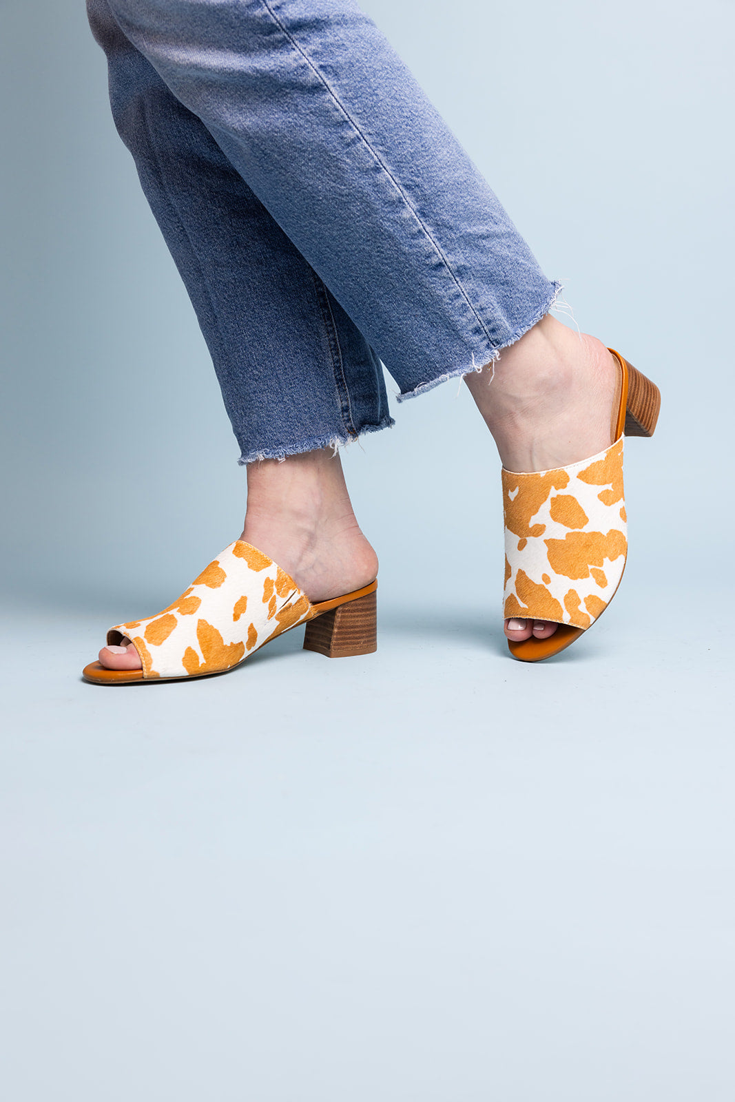 Richwood Peeptoe Tan and White Cowhide Slide - Charming Charlie