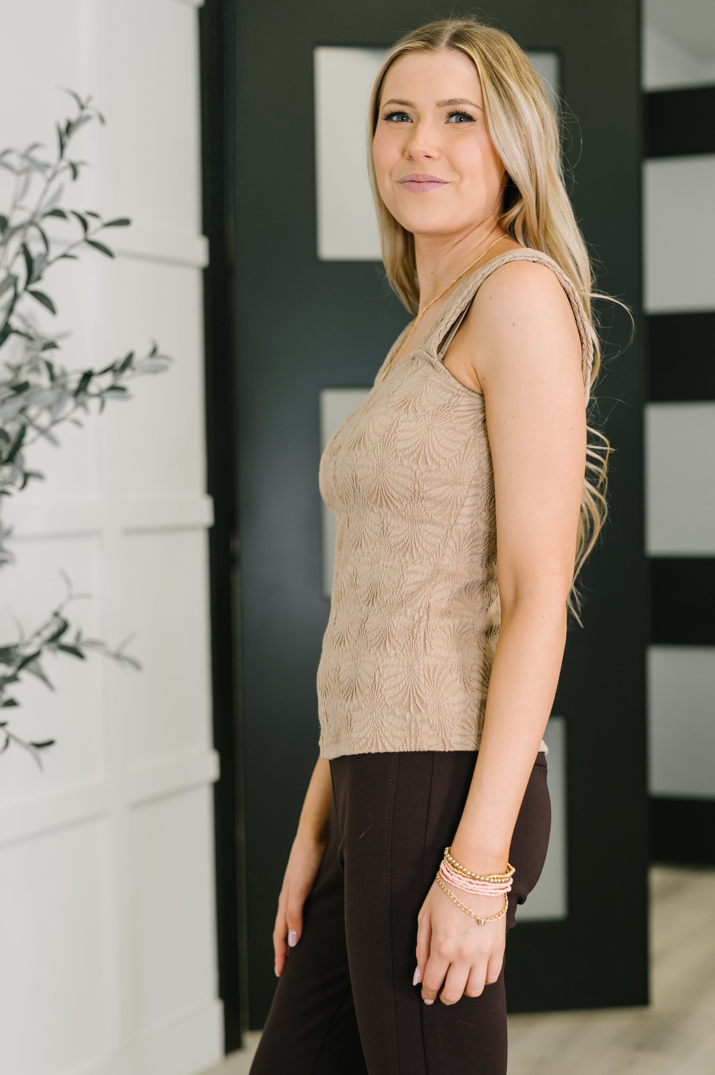 Smokey Fleur Floral Jaquard Tank - Charming Charlie