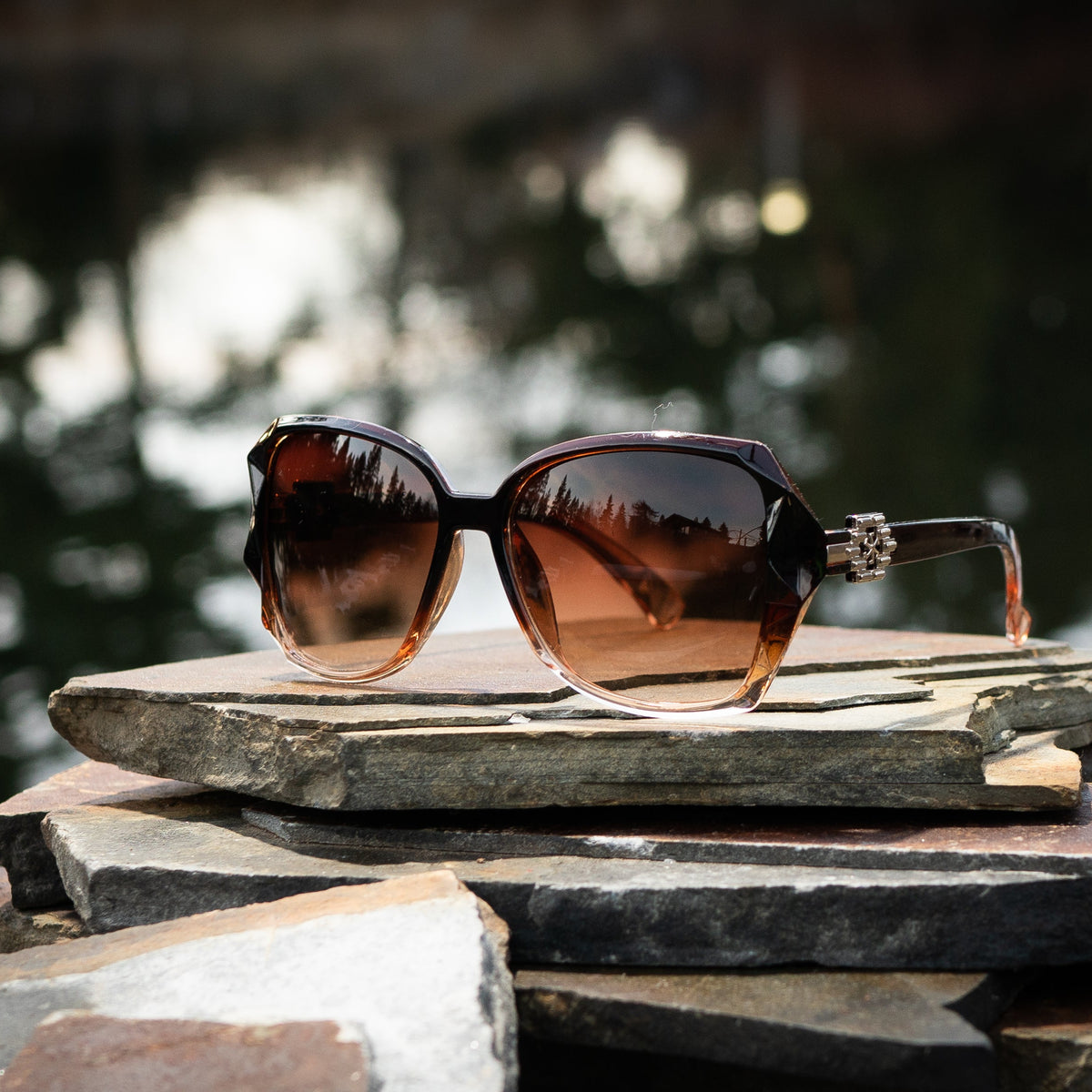 Steve Madden Sunglasses – Charming Charlie display picture 1