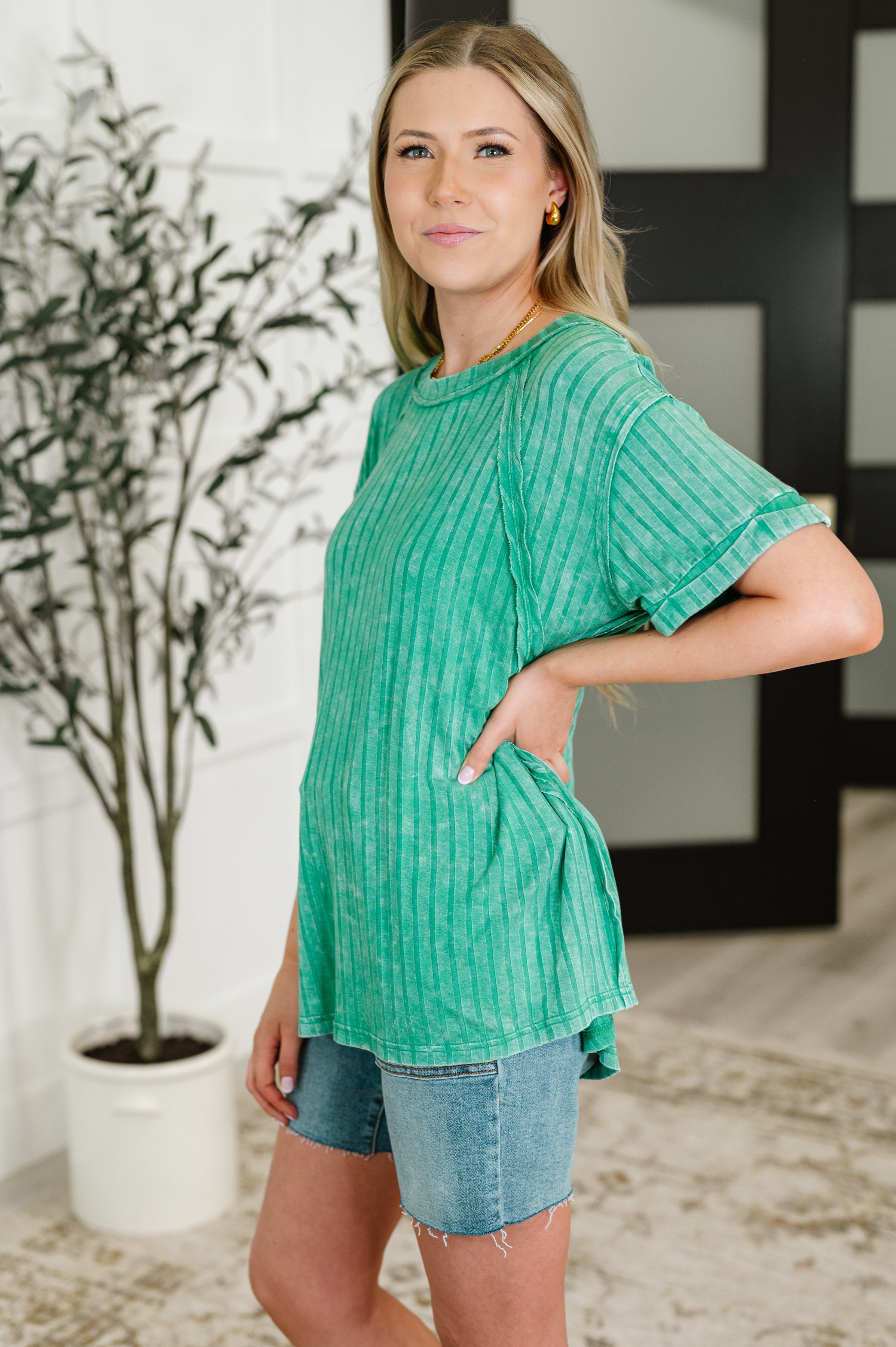 Sunday's Bestie Mineral Wash Top in Kelly Green - Charming Charlie