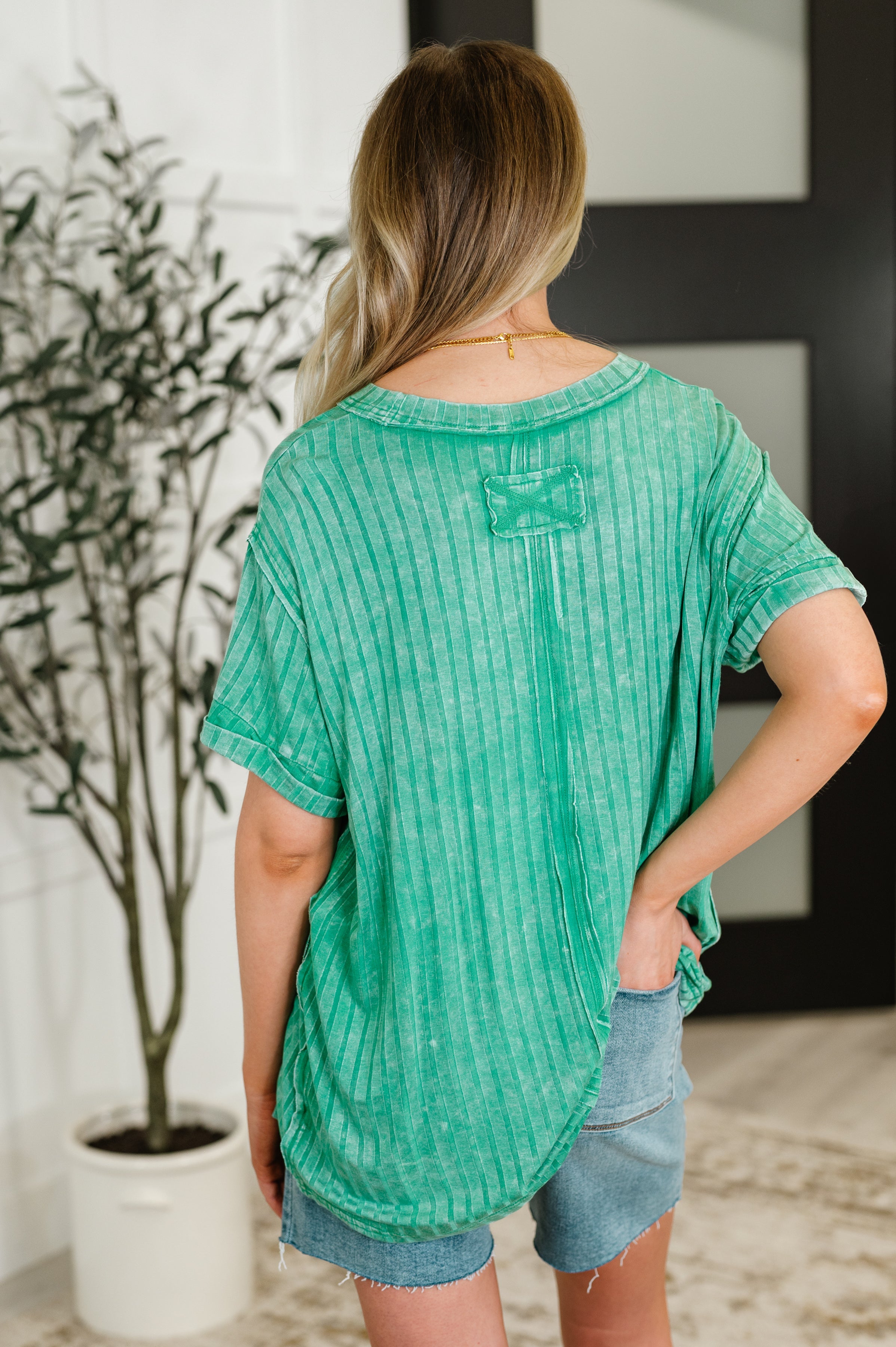 Sunday's Bestie Mineral Wash Top in Kelly Green - Charming Charlie