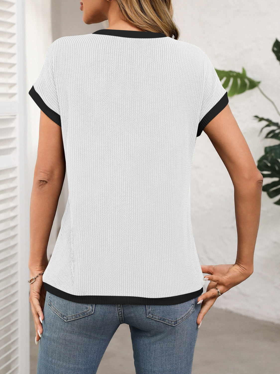 Contrast Trim Round Neck Short Sleeve T-Shirt - Charming Charlie