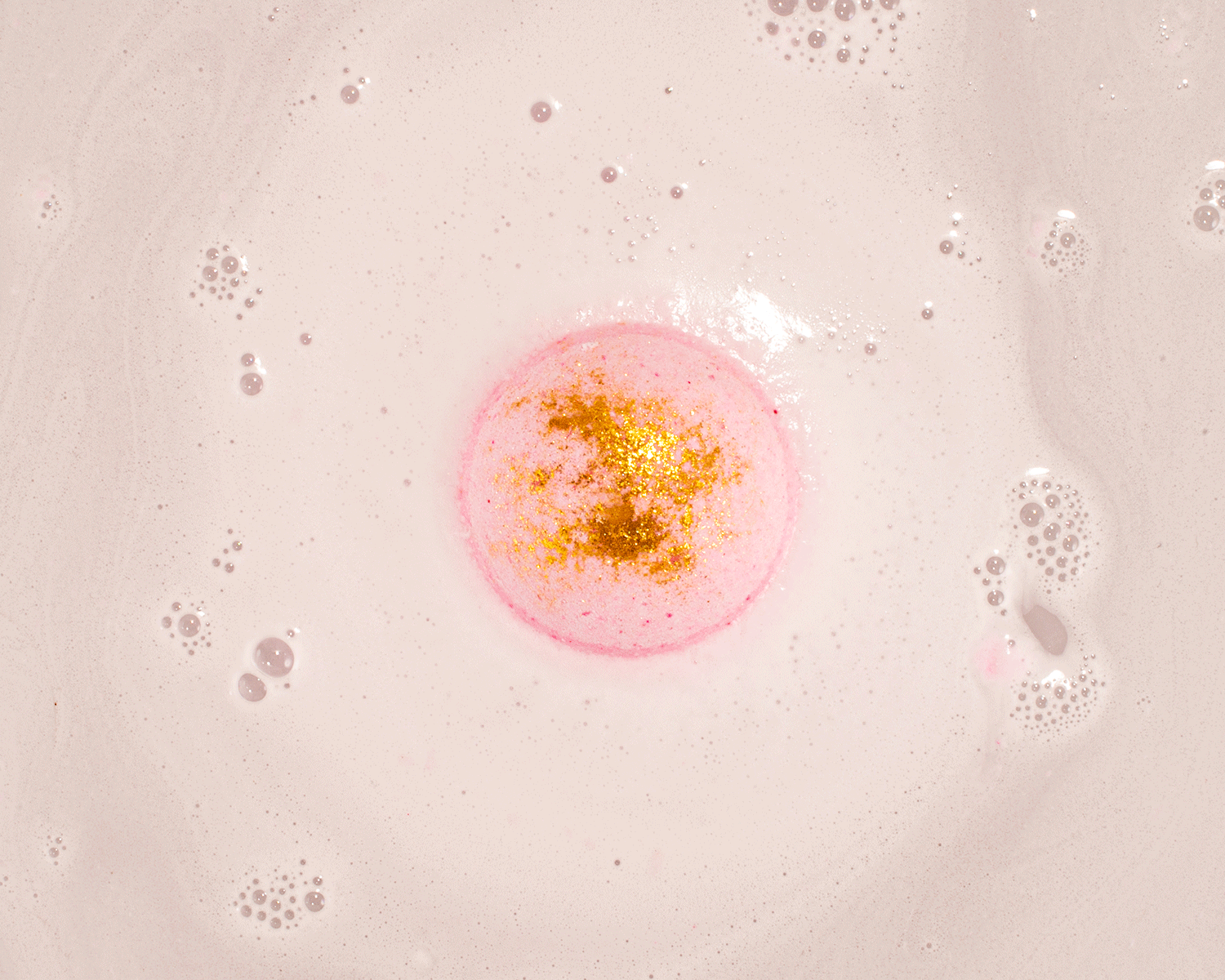 Garnet Glam 10oz Jewelry Bath Bomb - Charming Charlie