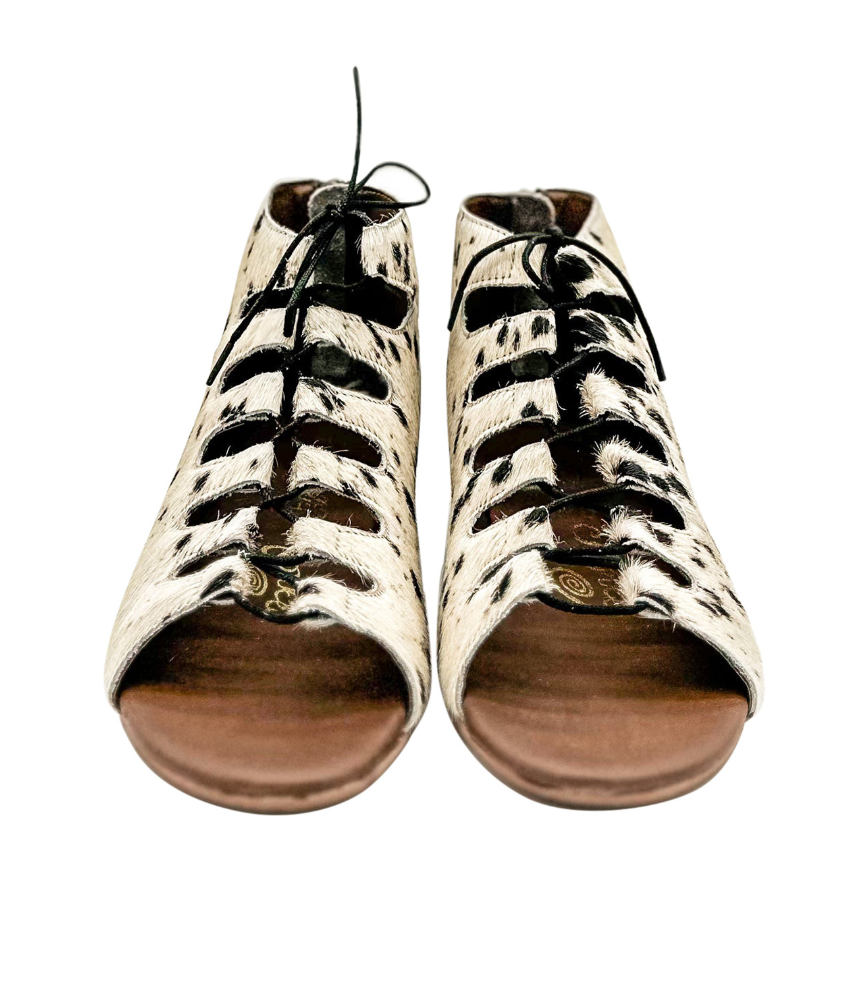 Nola Sandals in Black and White - Charming Charlie
