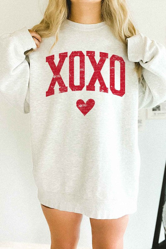 XOXO LOVE HEART VALENTINES OVERSIZED SWEATSHIRT - Charming Charlie