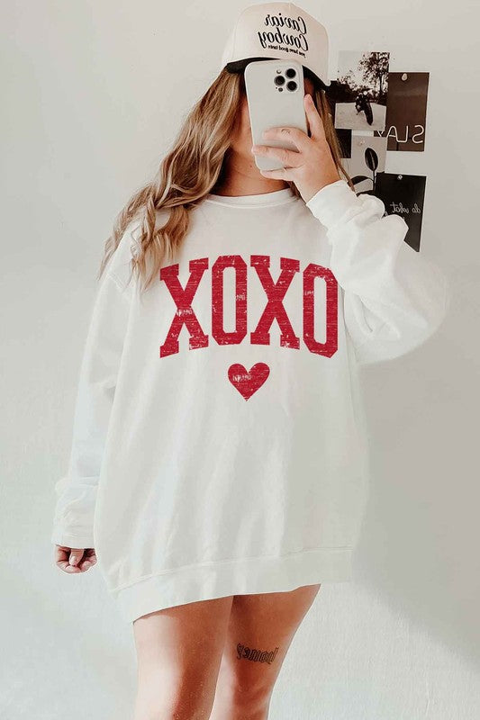 XOXO LOVE HEART VALENTINES OVERSIZED SWEATSHIRT - Charming Charlie