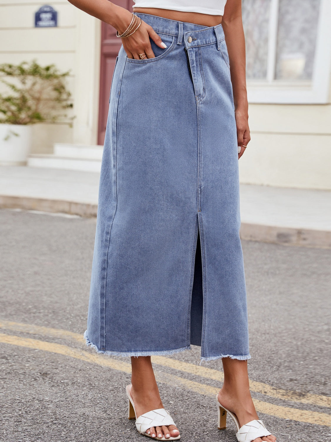 2022 アパルトモン AP STUDIO Slit Denim Skirt Slit Asymmetrical Waist Denim Skirt – Charming Charlie