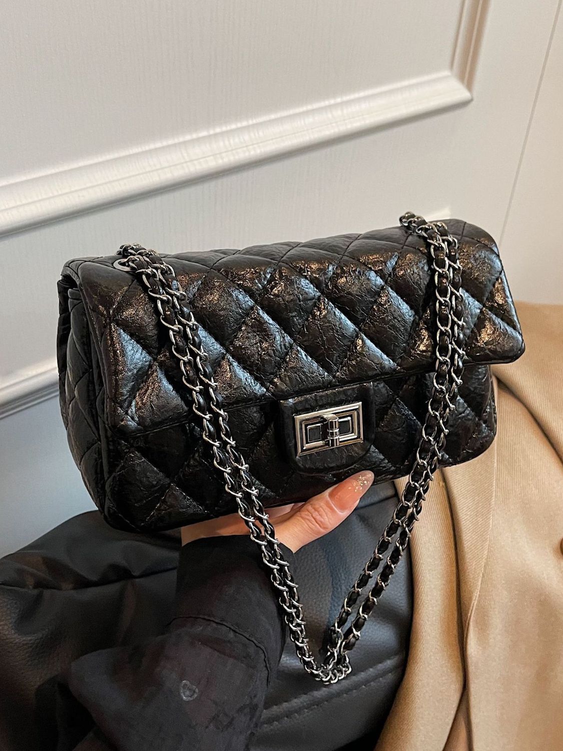 Rhombus Twist-Lock Shoulder Bag – Charming Charlie