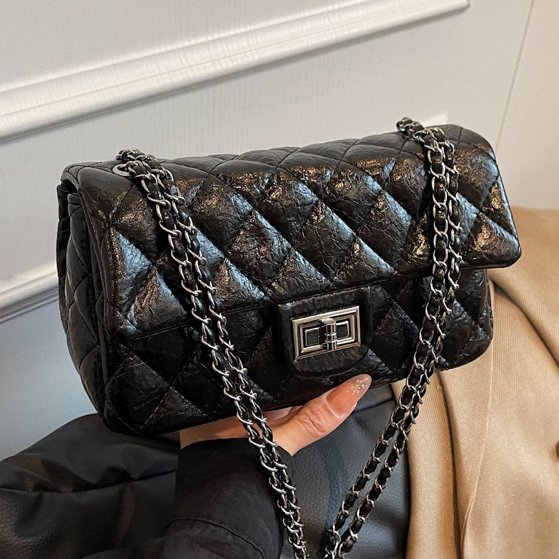 Rhombus Twist-Lock Shoulder Bag – Charming Charlie
