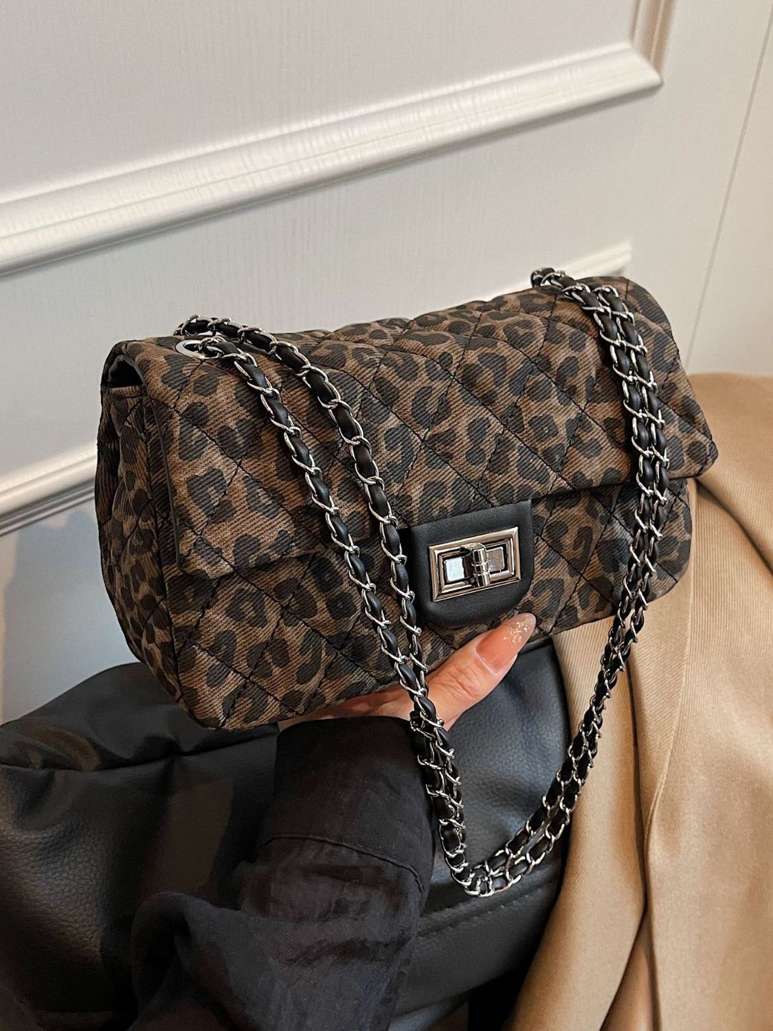 Rhombus Twist-Lock Shoulder Bag – Charming Charlie