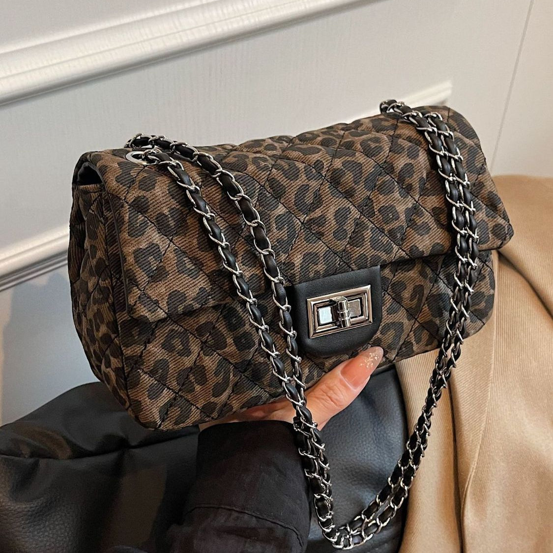 Rhombus Twist-Lock Shoulder Bag – Charming Charlie