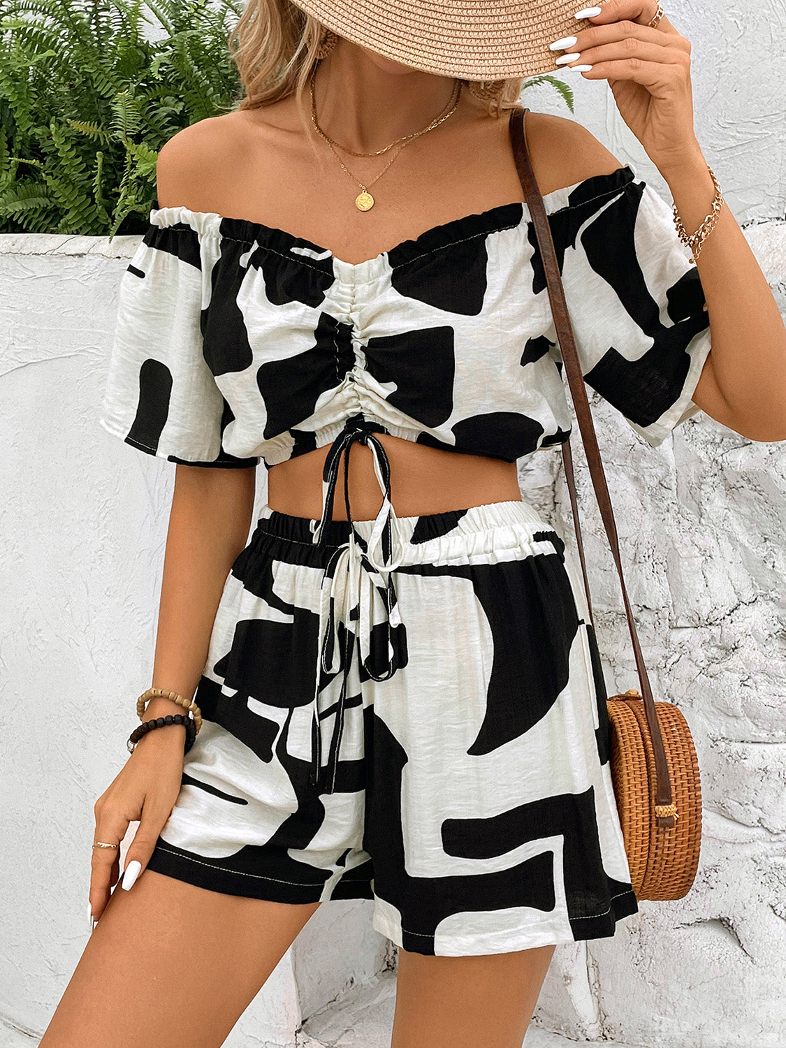 Drawstring Off-Shoulder Top and Shorts Set – Charming Charlie
