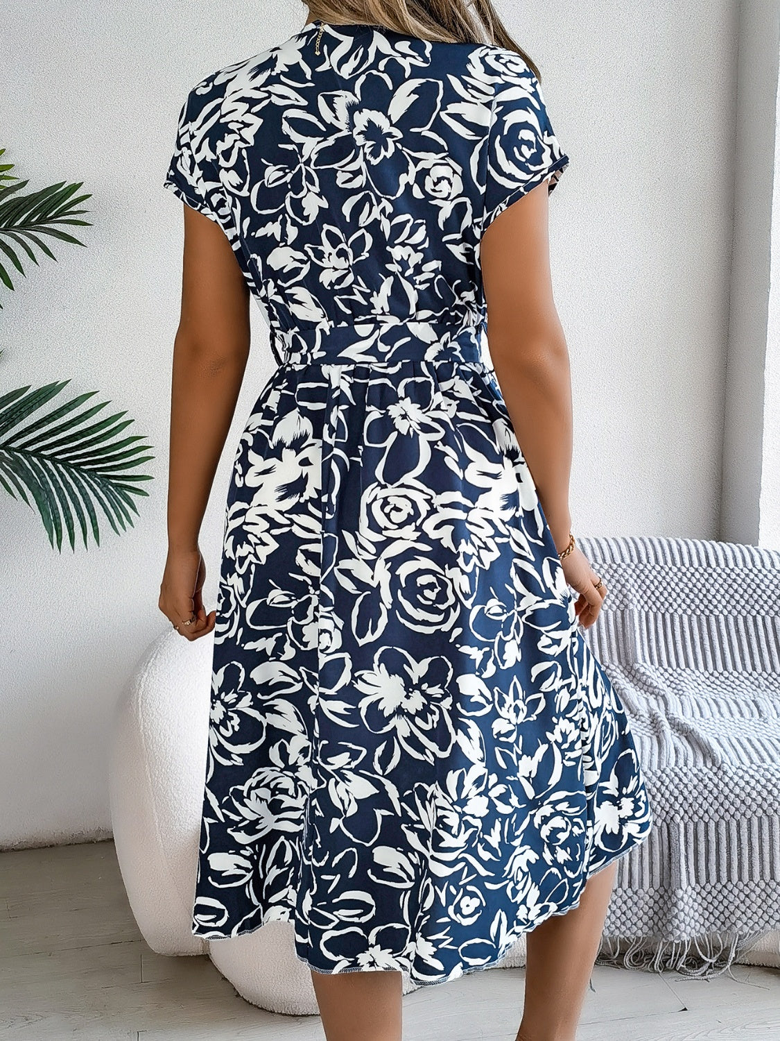 Robe Charming Charlie Taille M - Couleur Bleu/violet Foncé, échancrée, Avec Ceinture