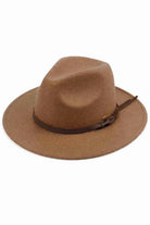 Golden Camel C.C Vegan Felt Leather Trim Heather Color Hat combines style and sustainability. Made with vegan felt and featuring a leather trim, this hat is both fashionable and environmentally friendly. The heather color adds a touch of versatility, making it a perfect addition to any outfit.