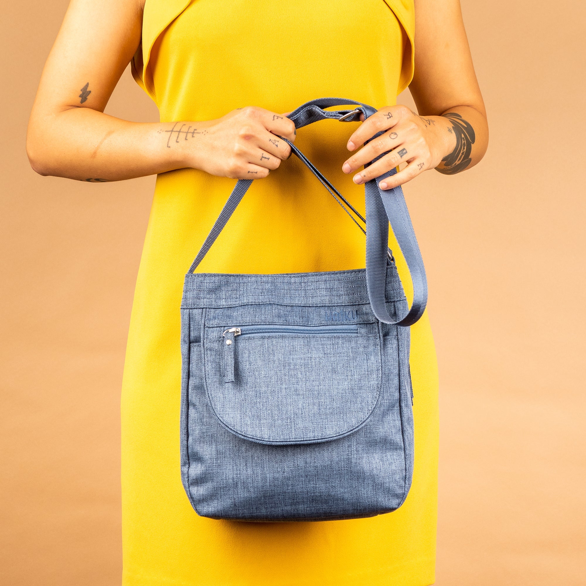 Jaunt Crossbody - Charming Charlie