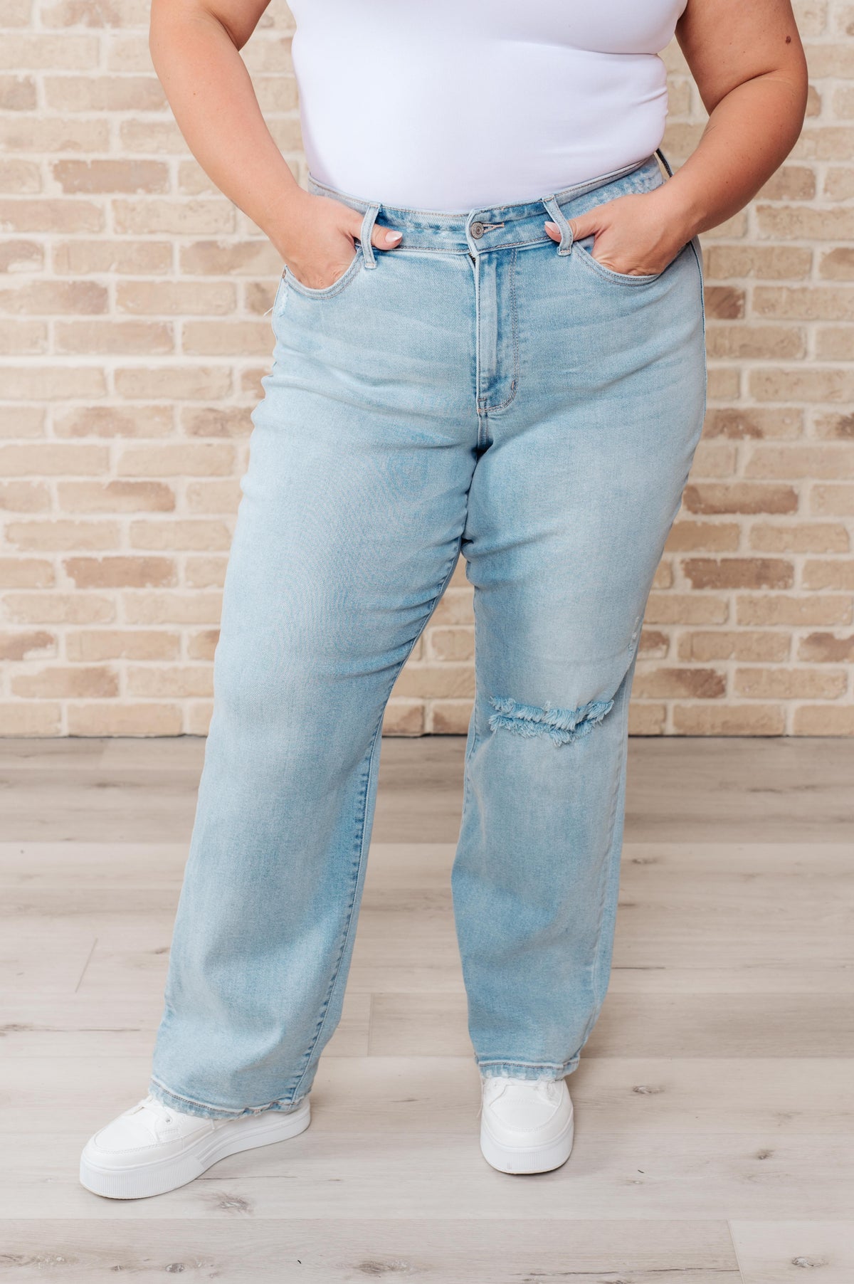 Rose High Rise 90's Straight Jeans in Dark Wash