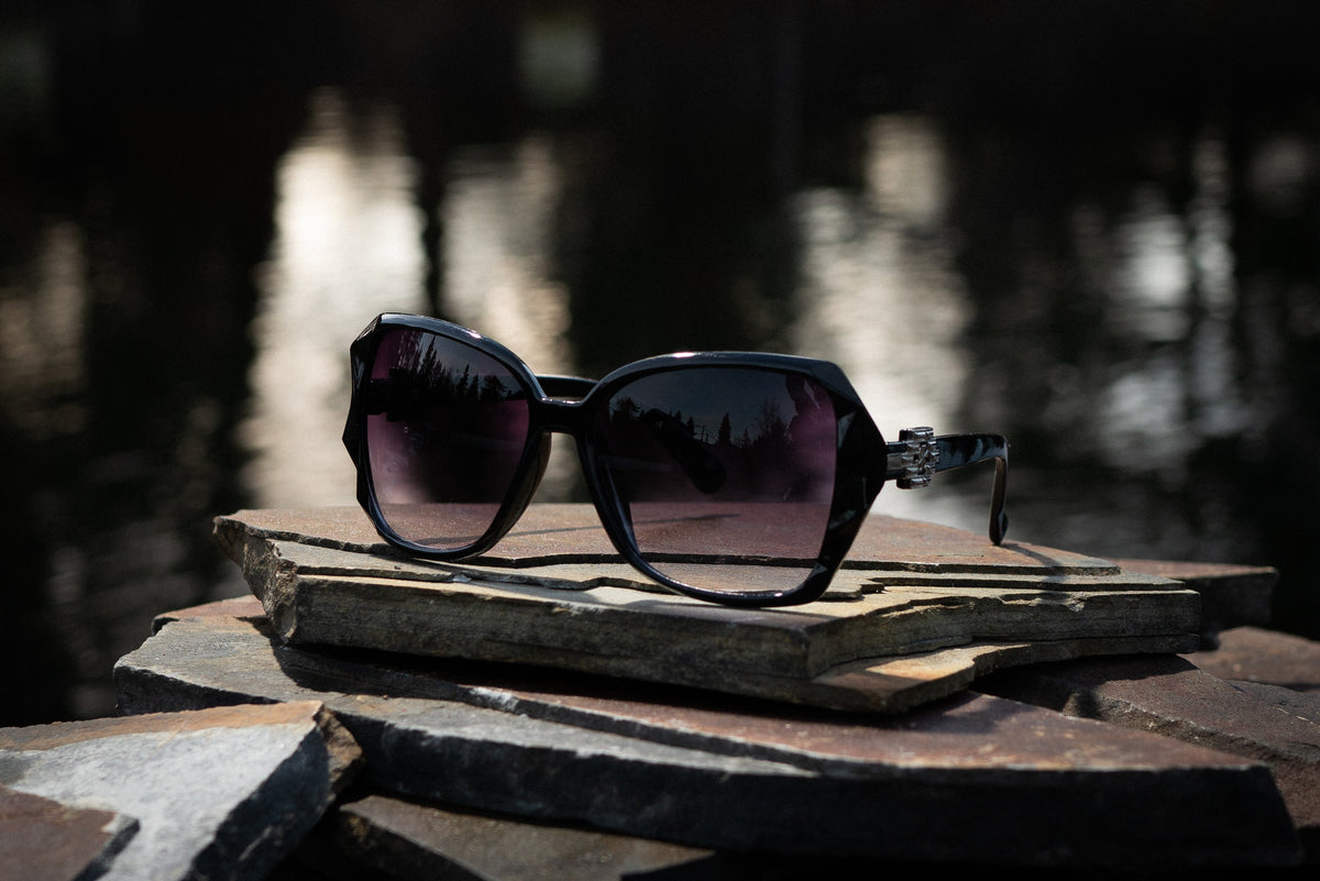 Steve Madden Sunglasses – Charming Charlie display picture 2