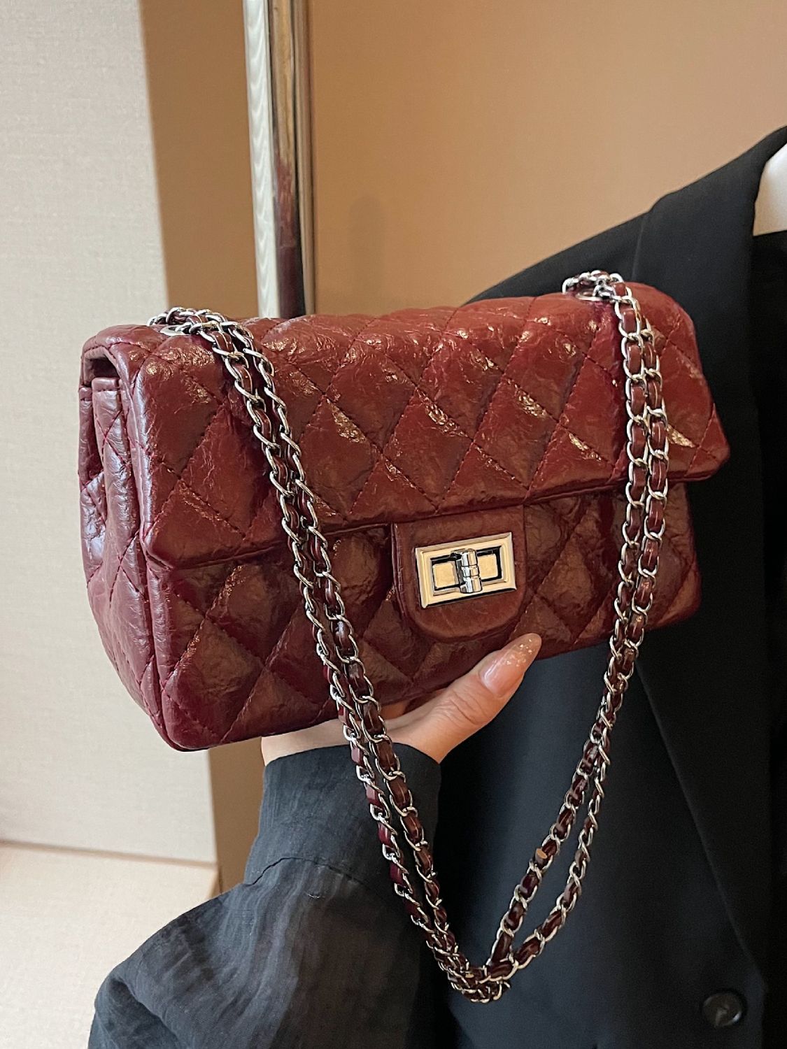 Rhombus Twist-Lock Shoulder Bag – Charming Charlie
