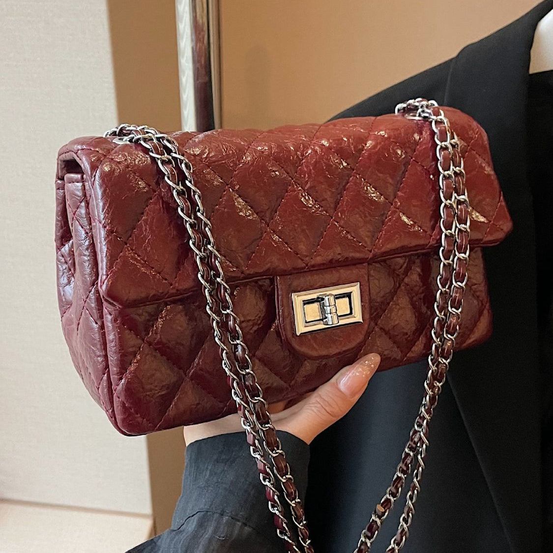 Rhombus Twist-Lock Shoulder Bag – Charming Charlie