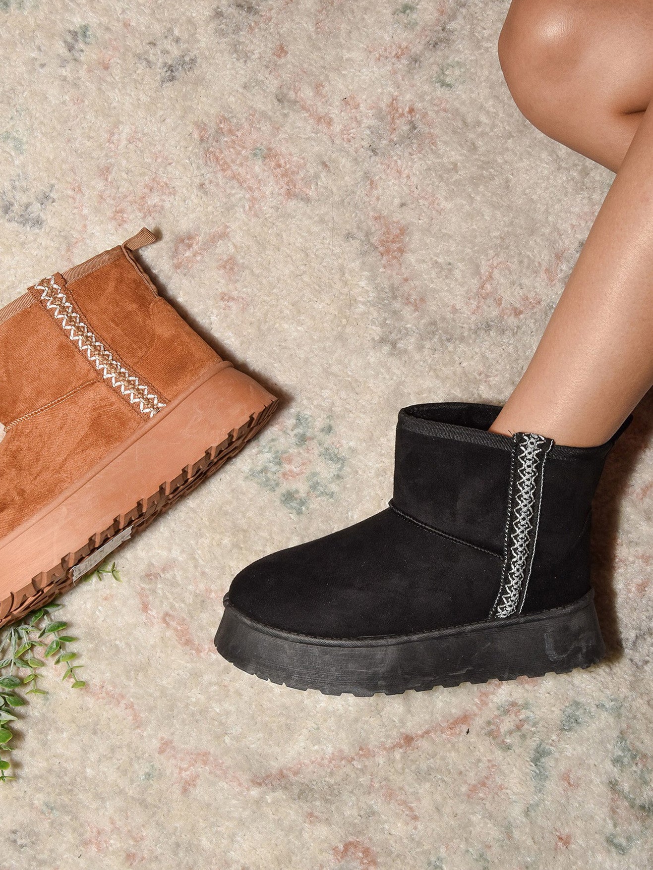 WILD DIVA Round Toe Platform Boots – Charming Charlie