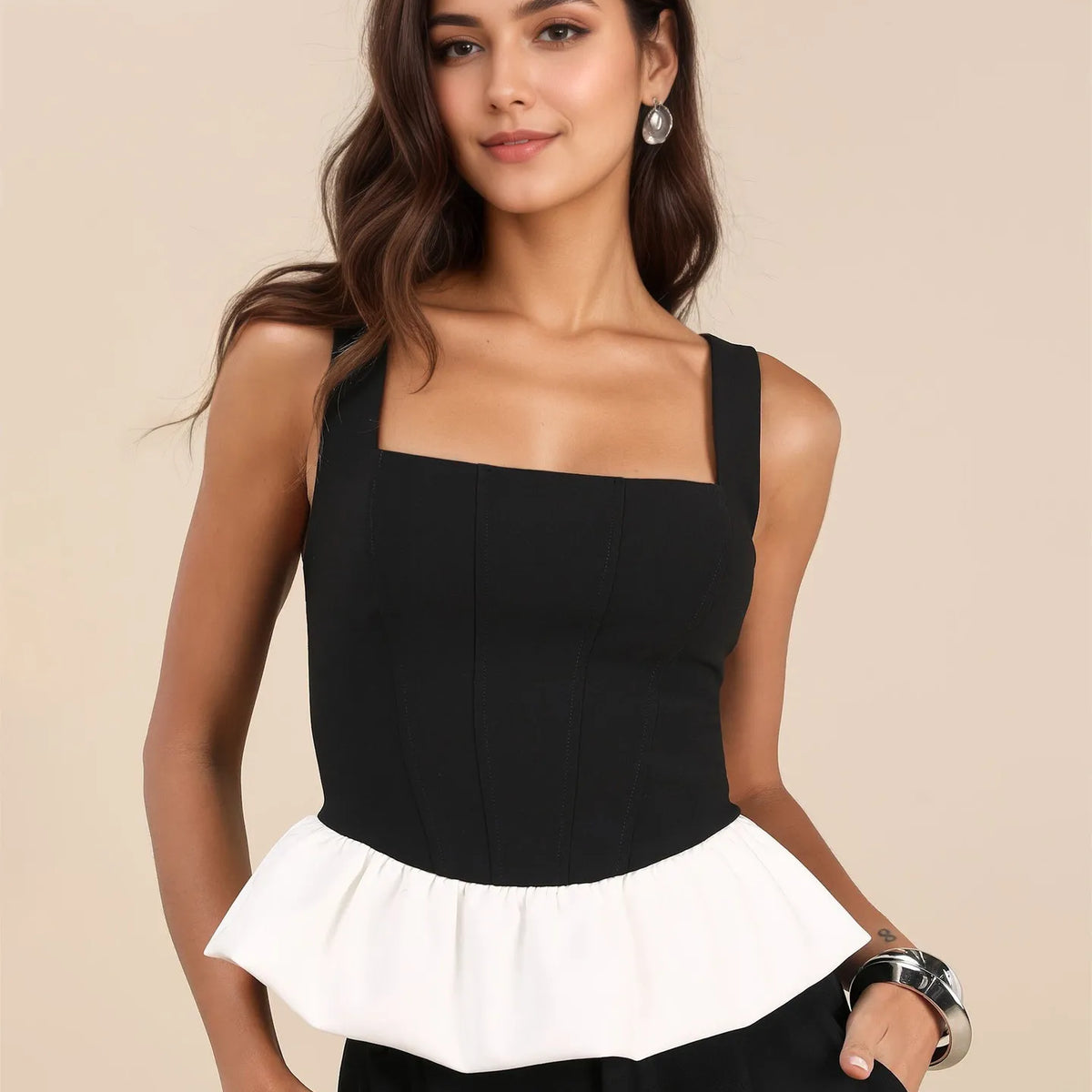 Contrast Ruffled Hem Square Neck Tank – Charming Charlie