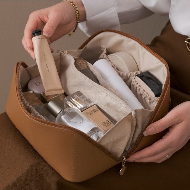 Deluxe Travel Cosmetics Organizer Bag Deluxe Travel Cosmetics Organizer Bag