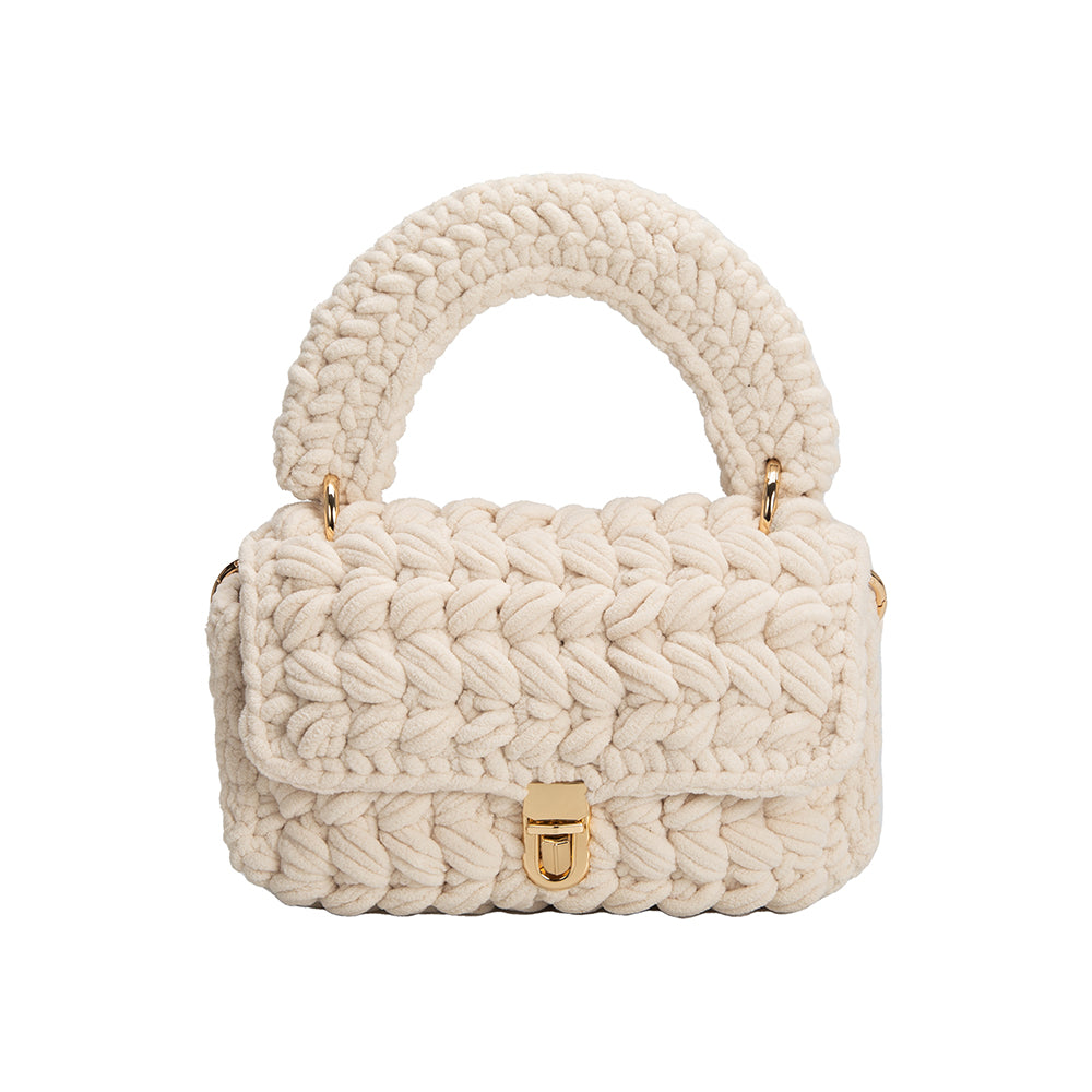 A Ivory knitted crossbody handbag with gold clasps.